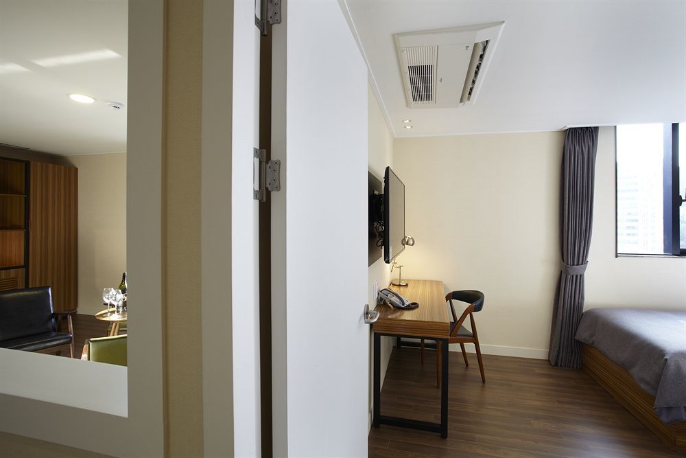 Cinema House Hotel In Пусан Екстериор снимка