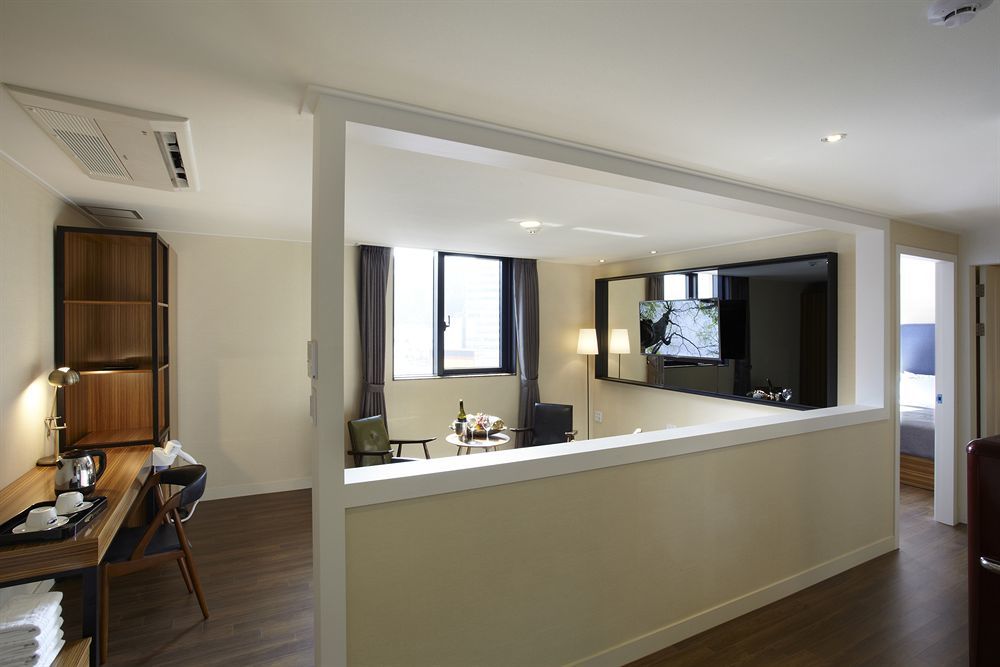 Cinema House Hotel In Пусан Екстериор снимка