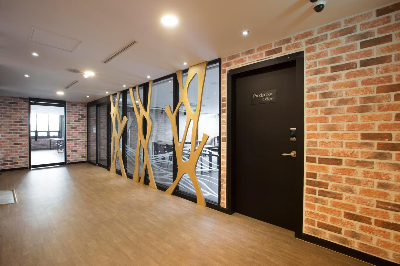 Cinema House Hotel In Пусан Екстериор снимка